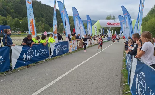 Bieg na 1 km cieszył się wielkim zainteresowaniem na Festiwalu Biegowym w Piwnicznej - 55